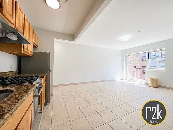 3rd image of 3037 31st St APT 4R