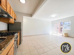 3037 31st St APT 4R, Astoria, NY 11102