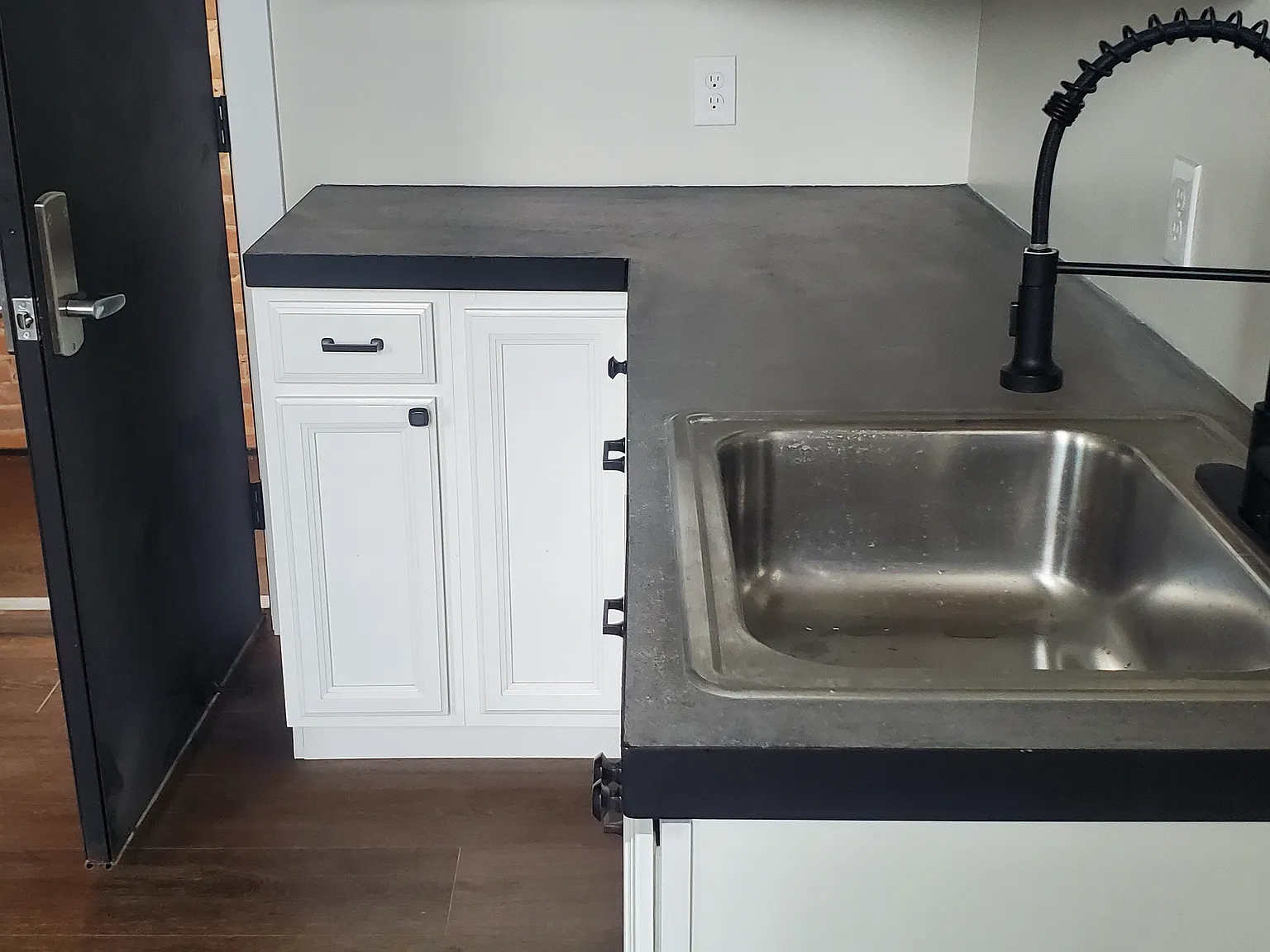 2 bed, 800 sqft, $1,300 — Photo 3