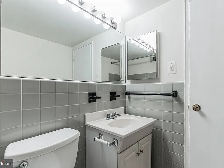 2101 Chestnut St #1102 — Photo 8