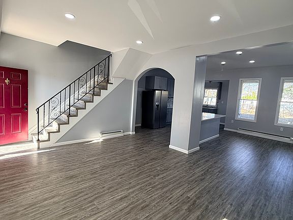 3rd image of 936 Providence Rd #1
