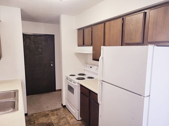 3rd image of 825 E 6th St #16094007