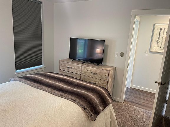 4th image of 531 Founders Ave