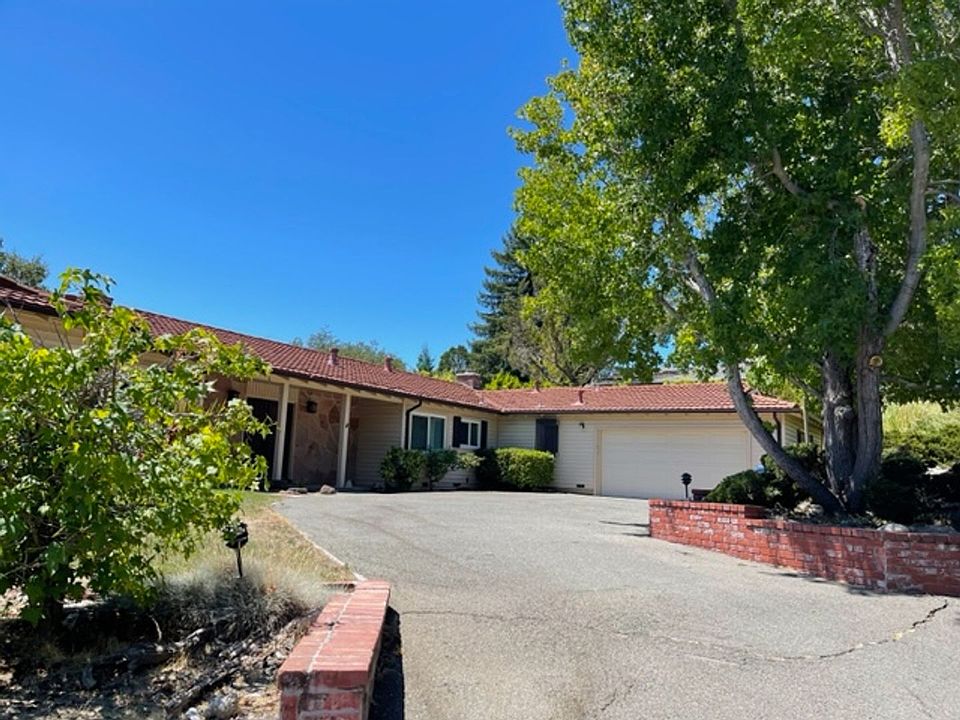 1st image of 16 Carisbrook Dr
