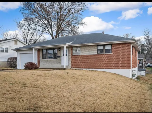 113 Greenland Ln, Saint Louis, MO 63125