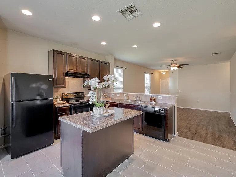 5704 Levenwood Ln — Photo 6