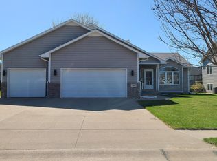 564 Prairie Blvd, Dakota Dunes, SD 57049