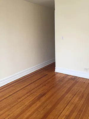 Rented by Metroline Realty | media 18