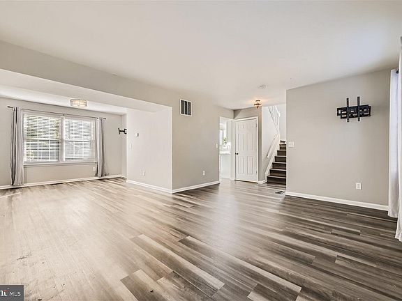 3rd image of 4414 Dowery Ln