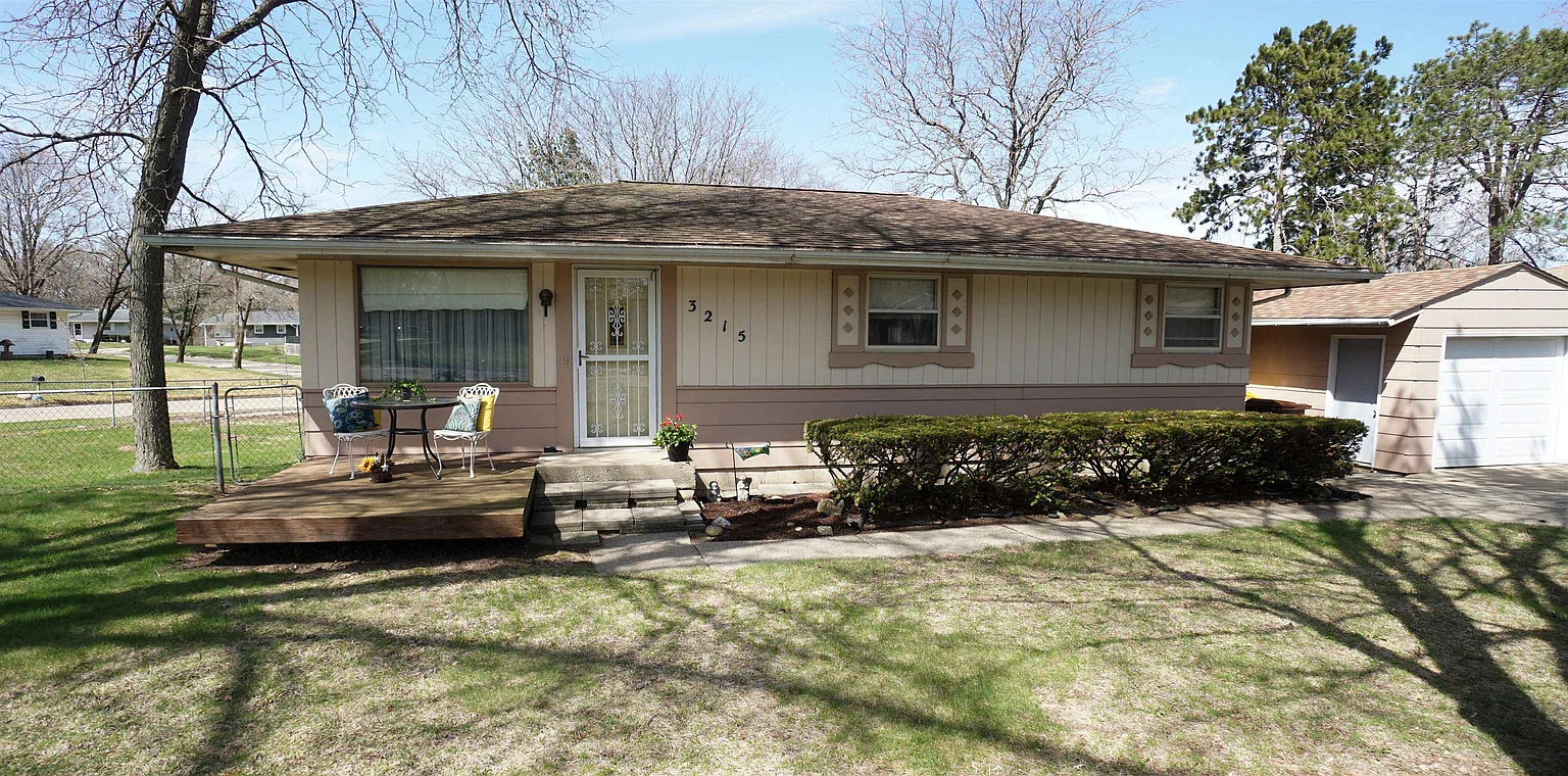 3215 Bavarian Ln photo 1