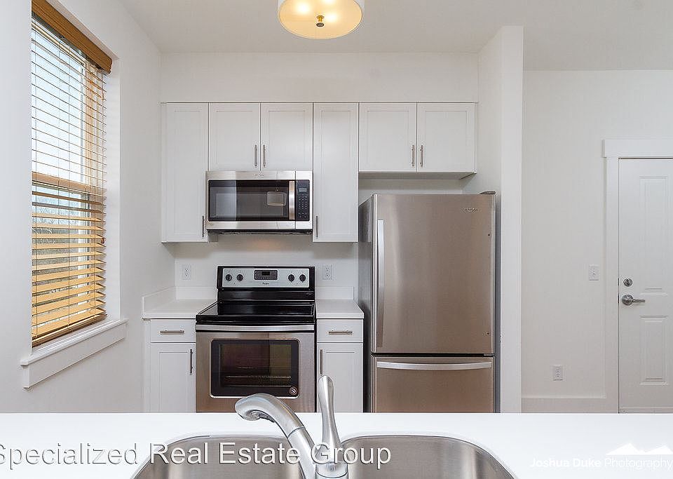 1st image of 495 W Prairie St #301