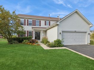 389 W Caldwell Dr, Round Lake, IL 60073