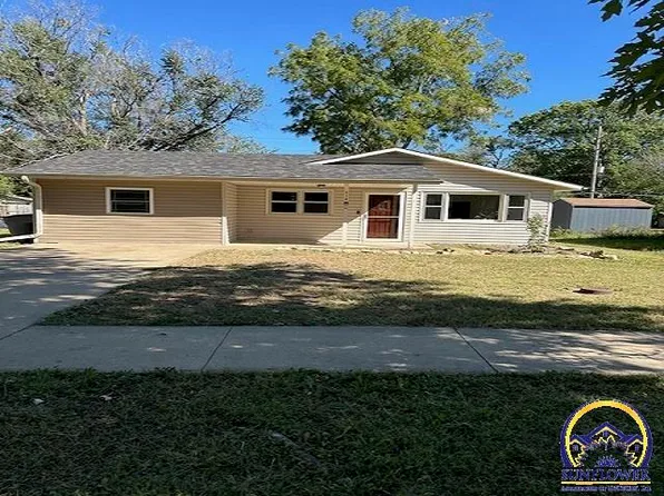414 S Market St, Emporia, KS 66801