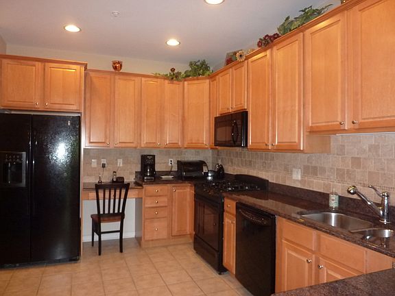 Eat in Kitchen / Granite