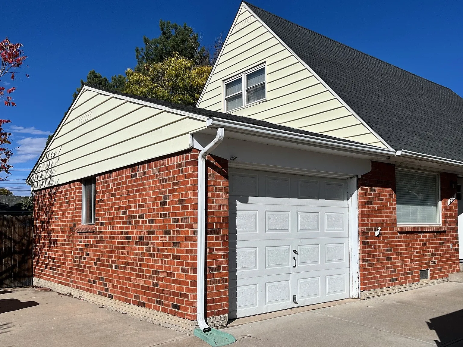 4 bed, 2352 sqft, $2,900 — Photo 2