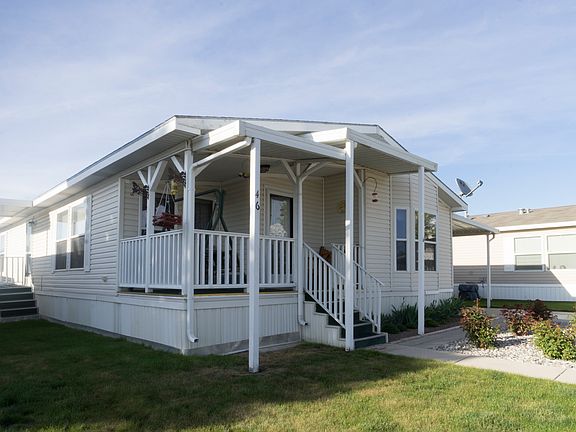 Beautiful lawn & porch