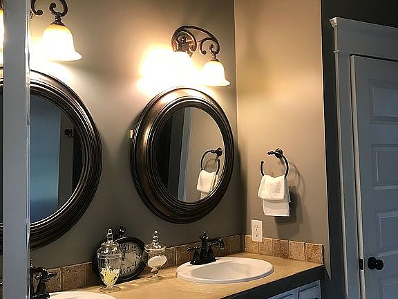 5th image of 212 McGlocklin Way