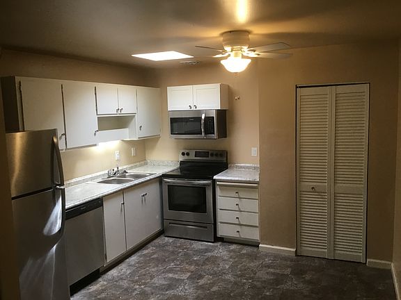 4th image of 1029 Baywood Dr