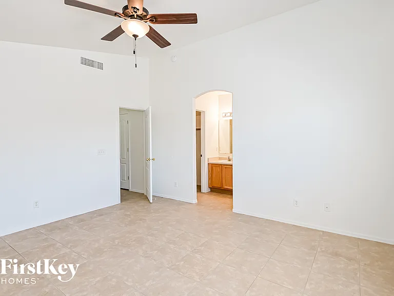 2367 W Rousseau St — Photo 7