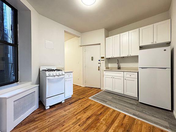 4th image of 125 Sullivan St Suite 7