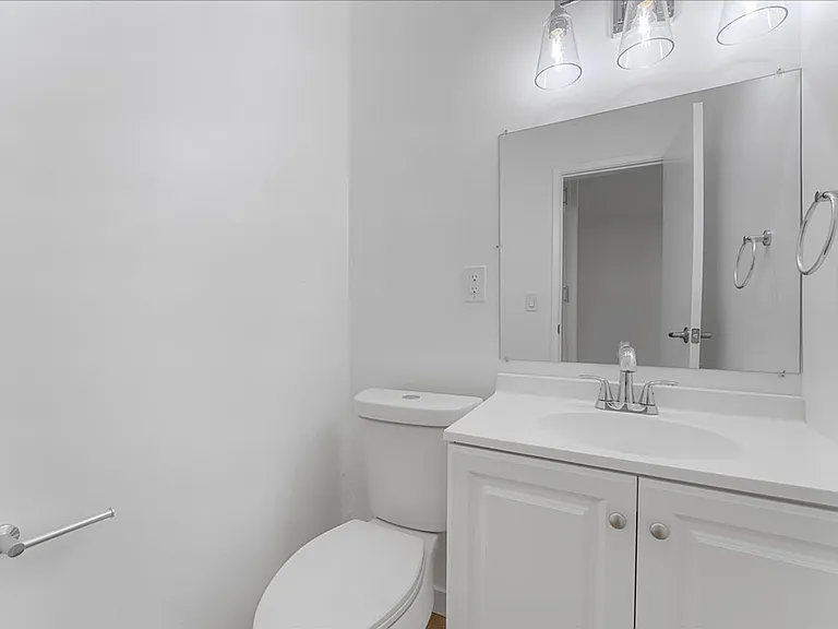 3528 E 2nd St #4 — Photo 7
