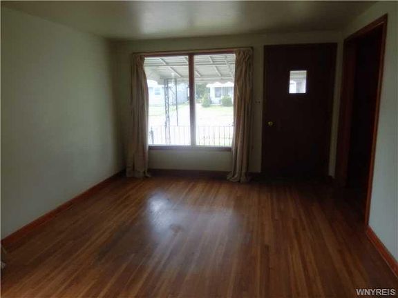 4th image of 85 Wheaton Dr