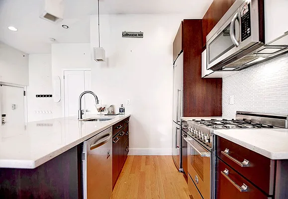 Rented by Urbane Brokerage | media 22