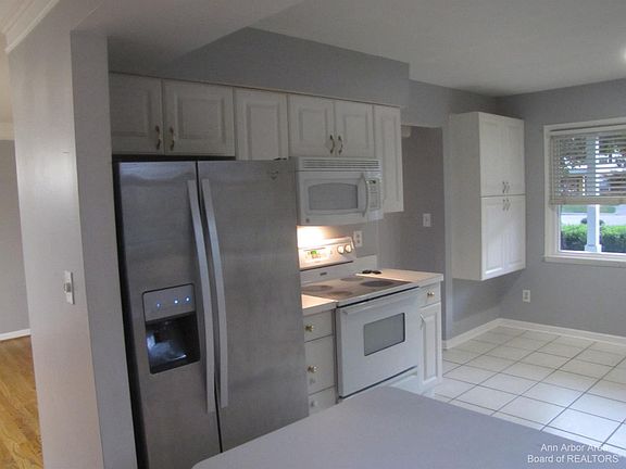 5th image of 14292 Yale St