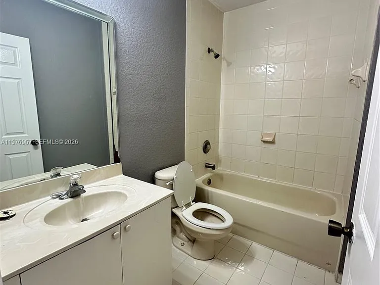 687 SW 10th St — Photo 18