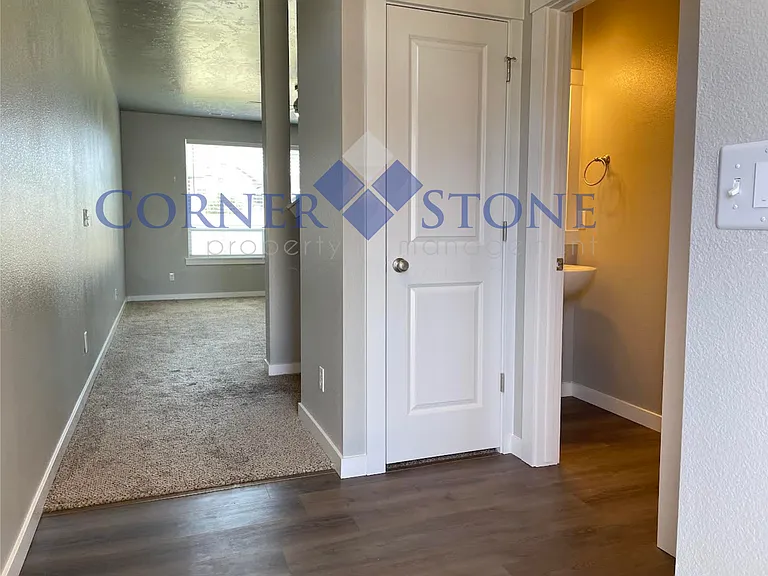 152 S Riggs Spring Ave — Photo 2