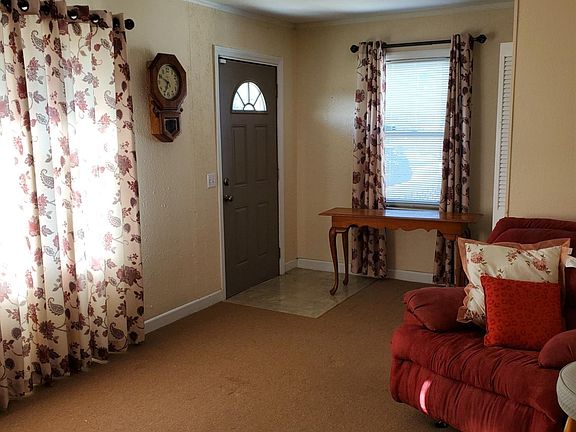 3rd image of 470 Lakeview Dr