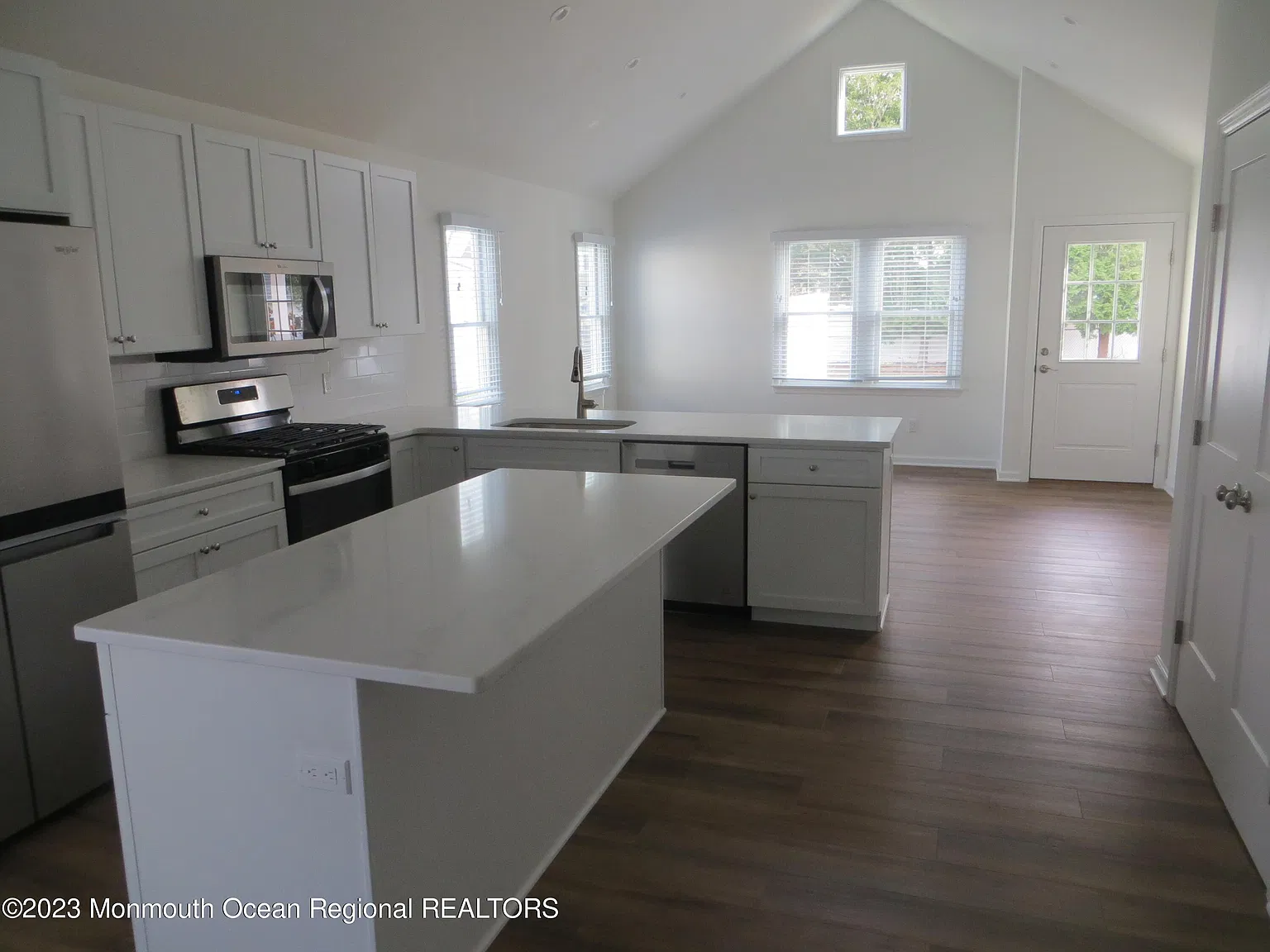 5 bed, 6.0 bath, $5,000 — Photo 2