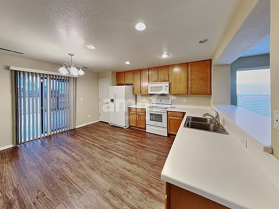 5th image of 810 Sunrise Dr