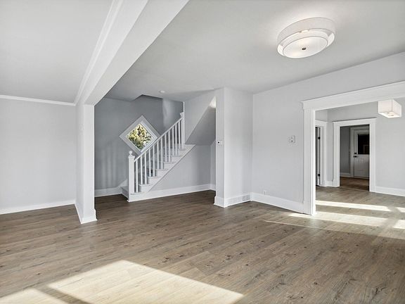 4th image of 411 Oak St