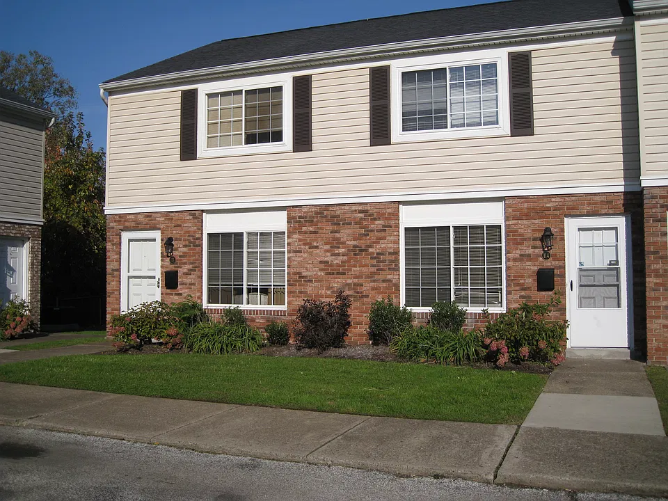 114 Peppertree Ln #114