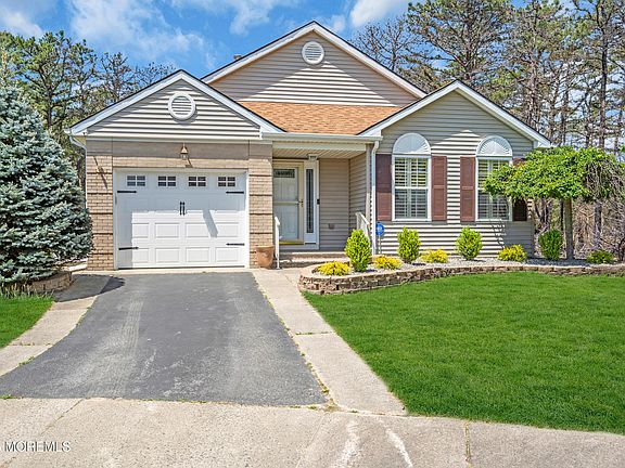 5th image of 235 Prince Charles Court