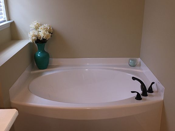 3rd image of 420 Rockland Dr