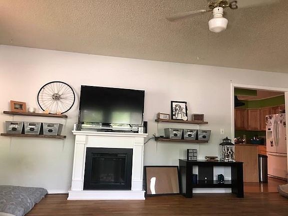 4th image of 1202 Crawford Dr