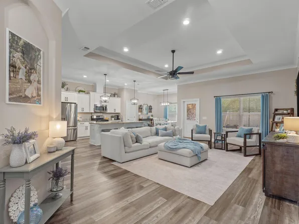 9073 E River Dr, Navarre, FL 32566