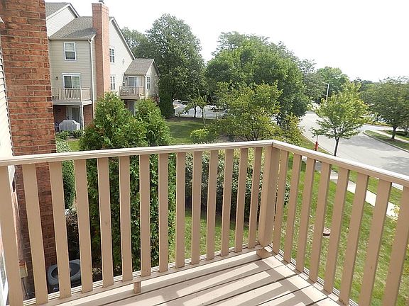 4th image of 122 Willow Brook Ct APT 5