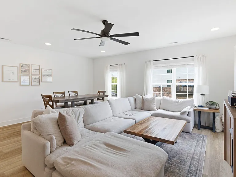 700 N Dupont Ave #311 — Photo 10