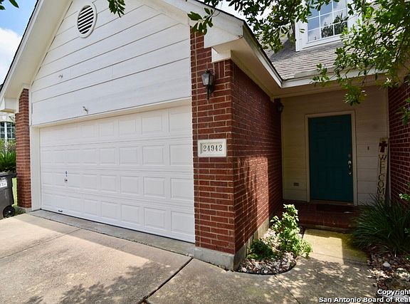 2nd image of 24942 Crescent Trce