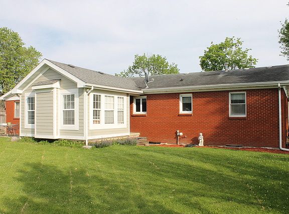3rd image of 790 Oakley St