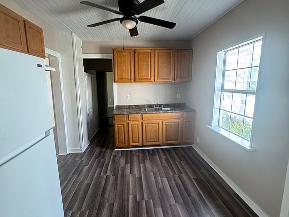 4th image of 208 Antoine St