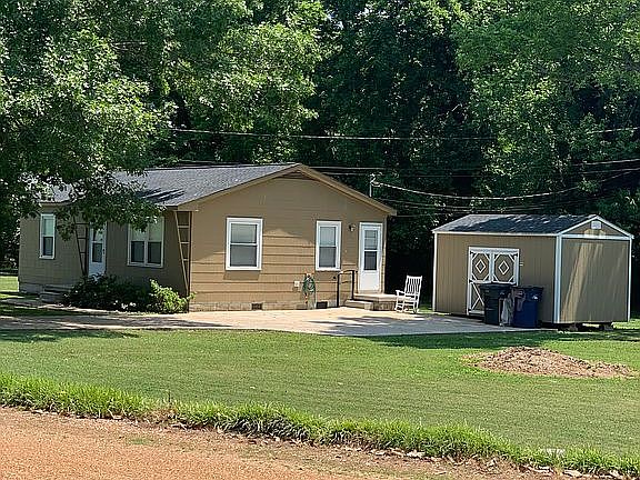 2 bedroom 1 bath rental.