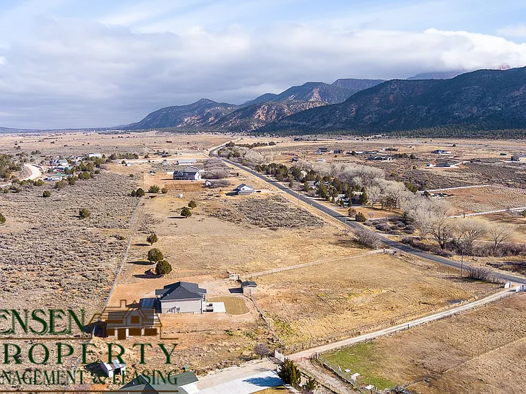 1784 S Old Highway 91 — Photo 25