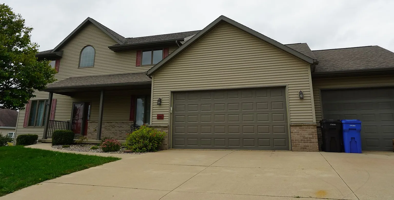 1000 Glen View Court — Photo 1