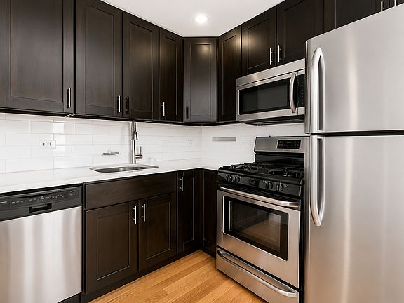 3rd image of 39 Troutman St APT 2F