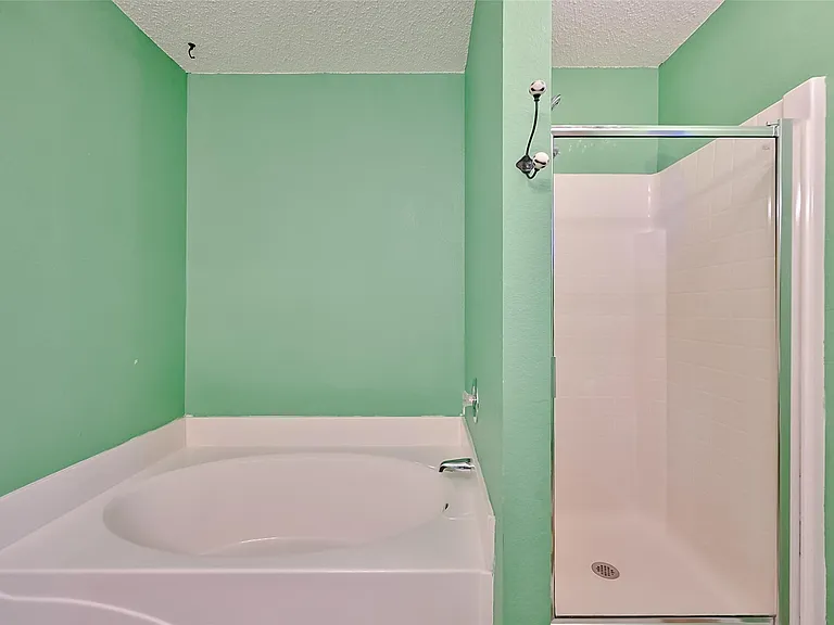 907 Clear Creek Dr — Photo 16