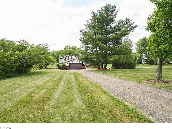 4th image of 13710 Fox Hills Dr